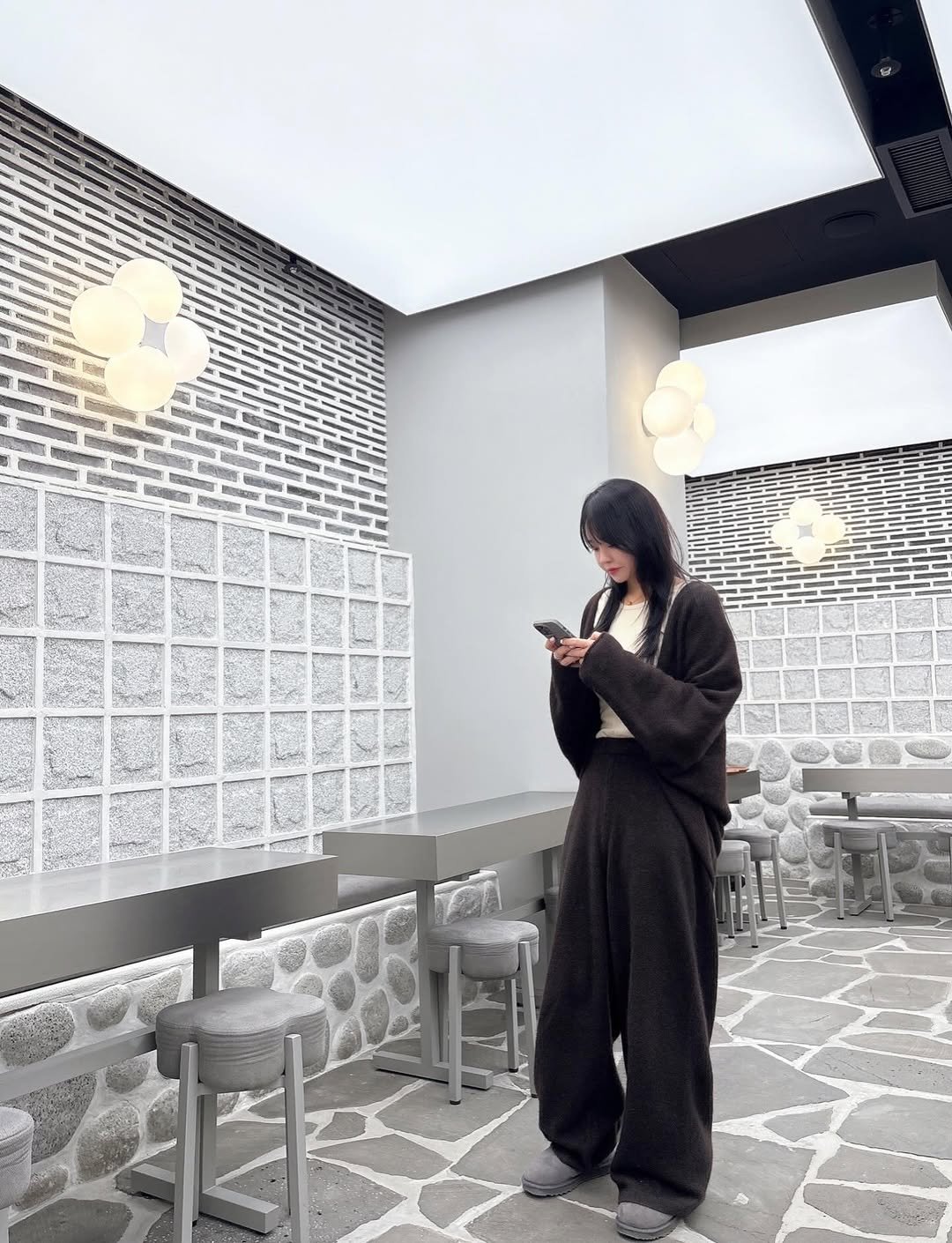 Photo by 임재원 on December 10, 2025. May be an image of cornflower, indoors and text.