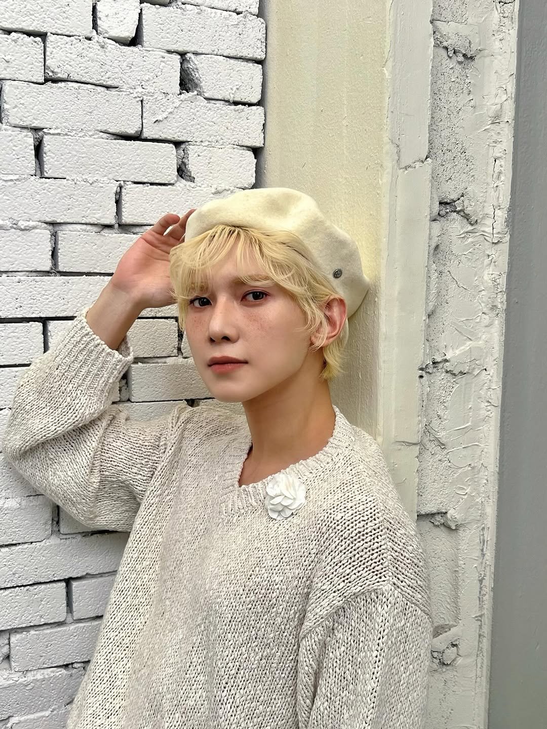 Photo by 여상 (YEOSANG) on January 06, 2026. May be an image of one or more people, bangs, hat, knit, top, beret, bolo tie and turban.