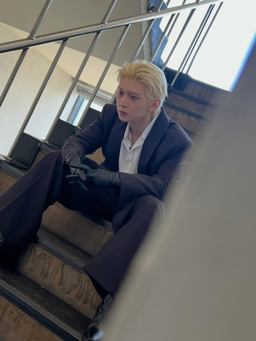 Photo by 여상 (YEOSANG) on February 06, 2026. May be an image of one or more people, blonde hair, costume, suit, blazer and text.