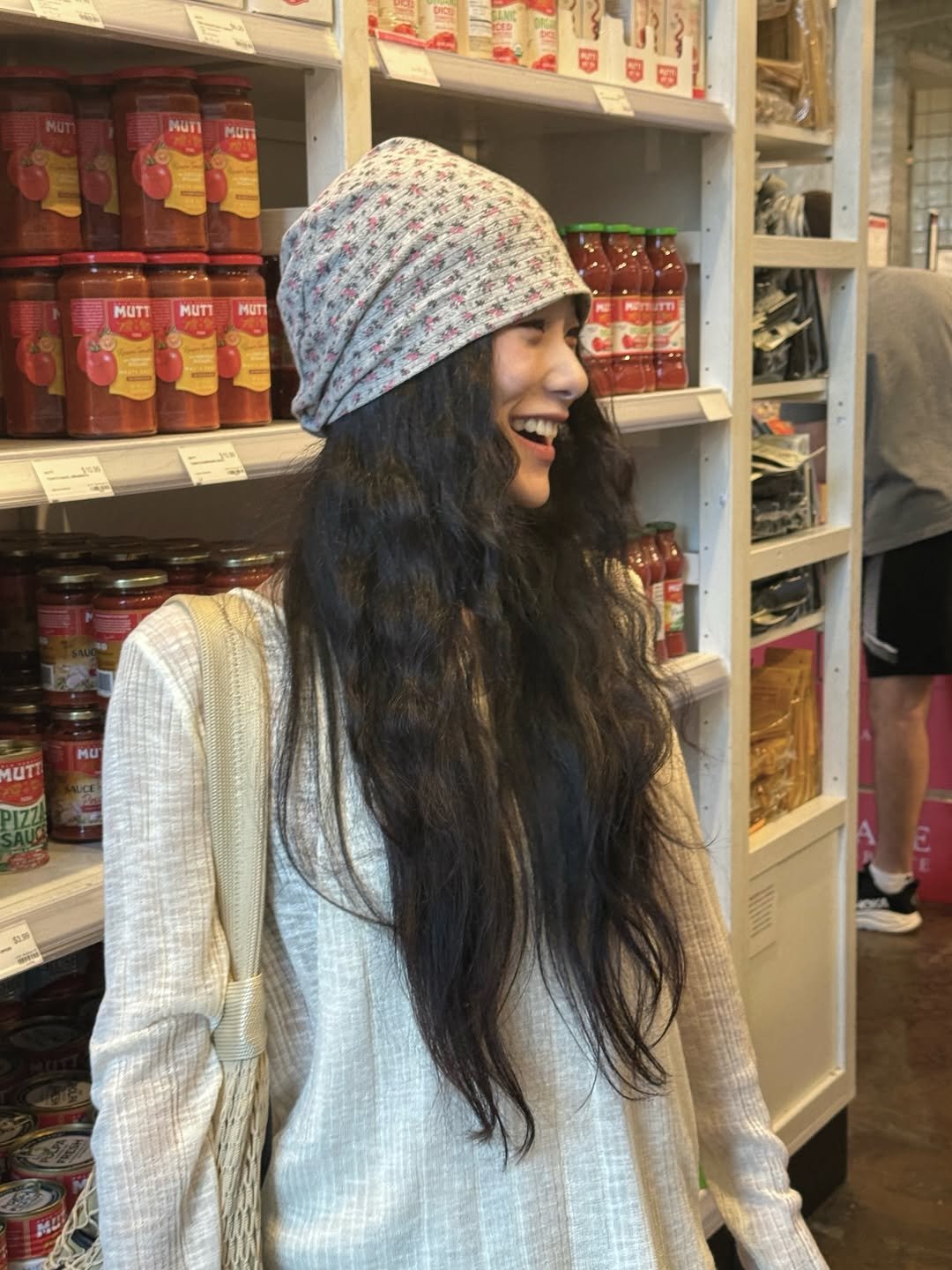 Photo by 이서연 on January 16, 2026. May be an image of hat, knit, beret, head covering, headscarf, turban and hat shop.