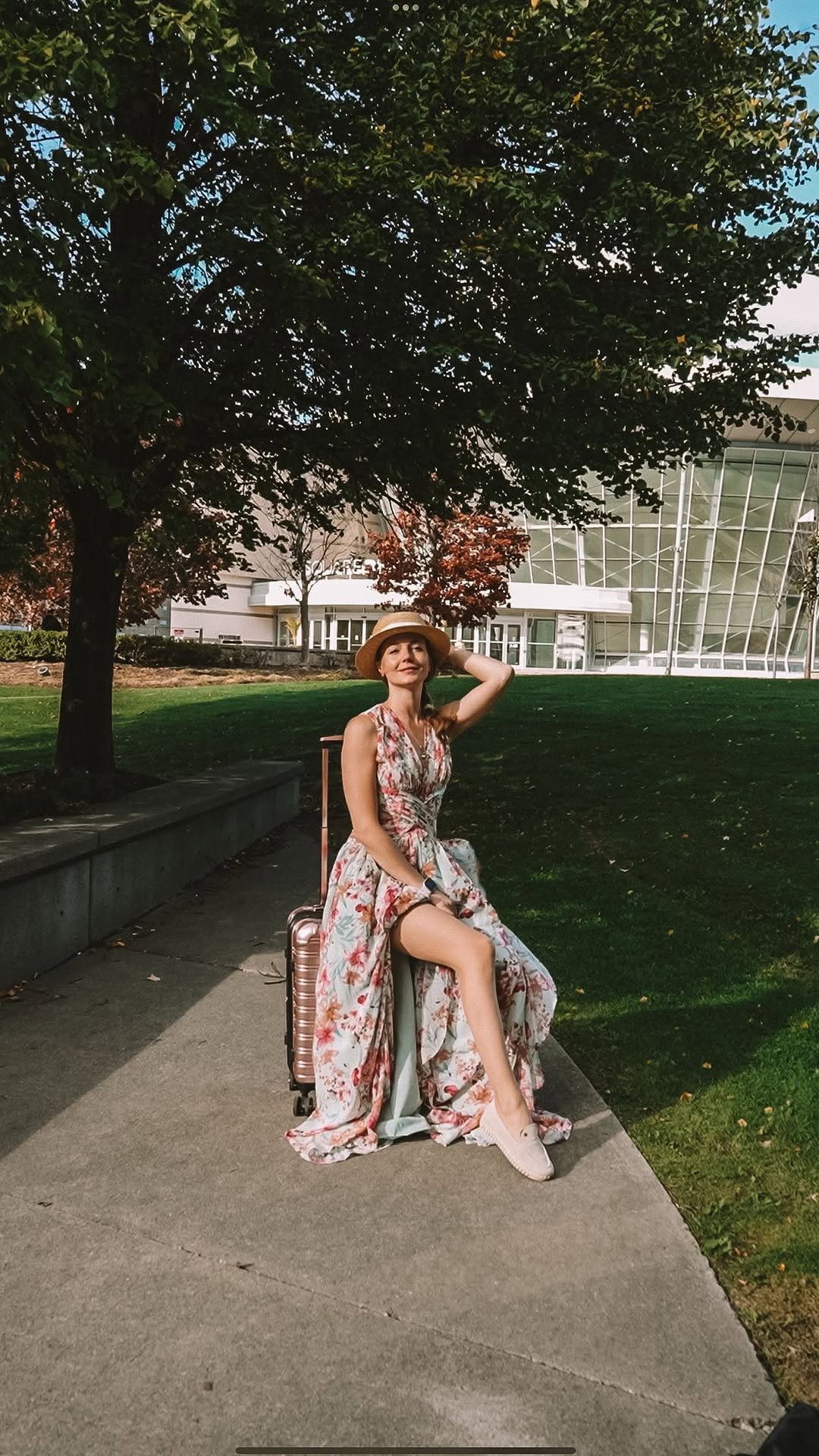 image.inspirer 게시물 이미지: Save for your next trip #pose #airportpose...