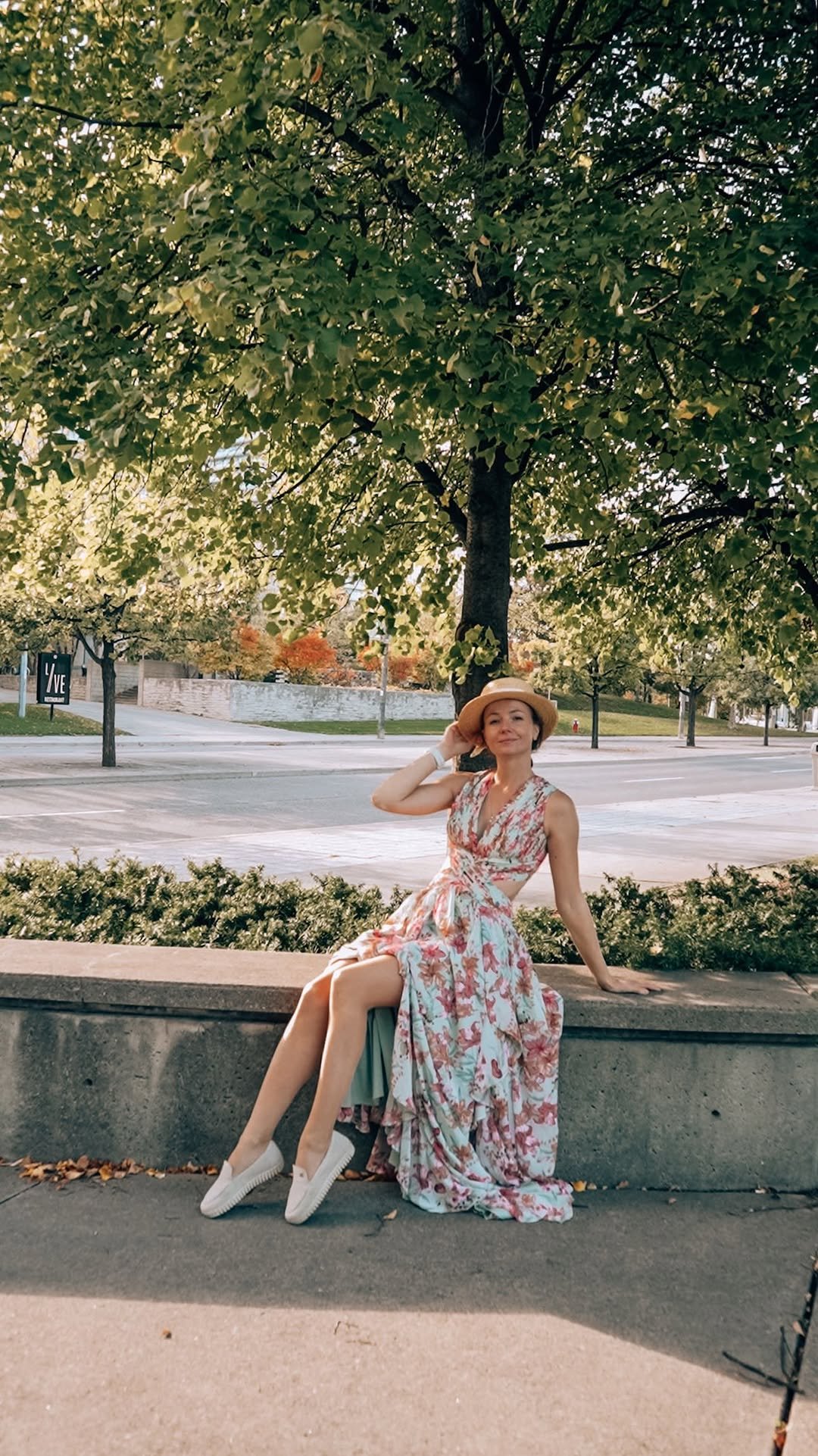 image.inspirer 게시물 이미지: Easy pose ideas for beginners. Save it and...