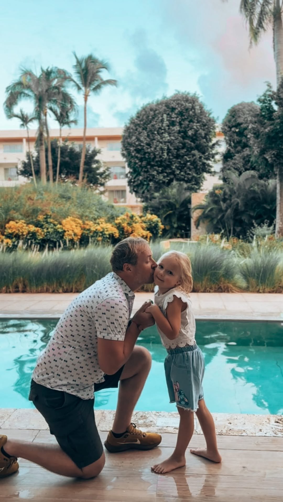 image.inspirer 게시물 이미지: Cure pose ideas for familt #daddyanddaughter