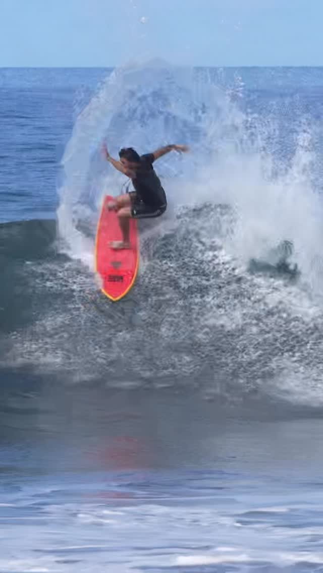 imaikalani_devault 게시물 이미지: @imaikalani_devault tests some new fins in his...