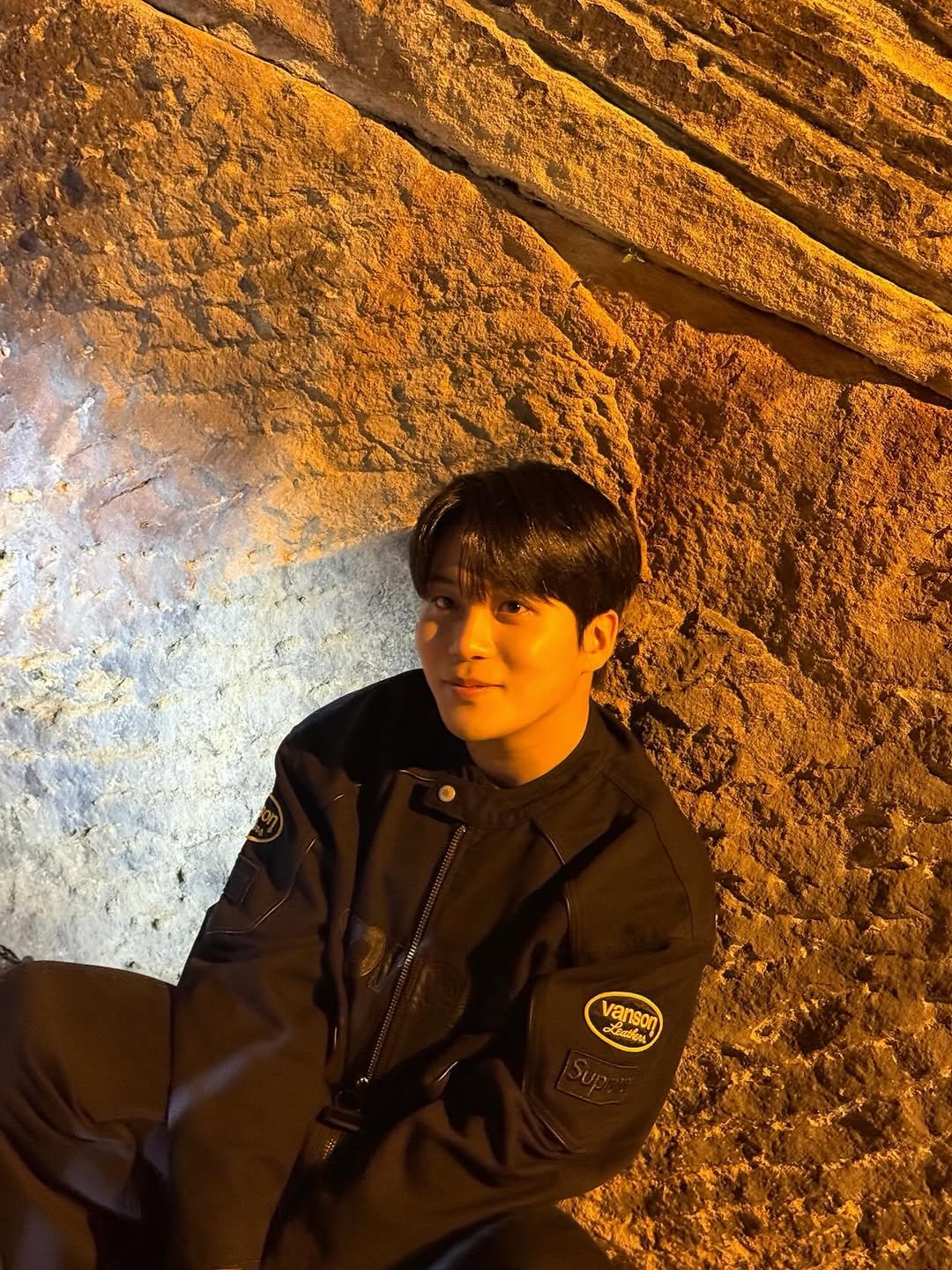 Photo by JONGHO on March 13, 2026. May be an image of overcoat, duffle coat, turtleneck, bolo tie, manhole and text.