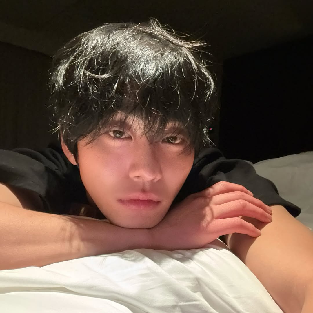 Photo by 안효섭 on January 11, 2026. May be a selfie of one or more people, bangs, bedroom and text.