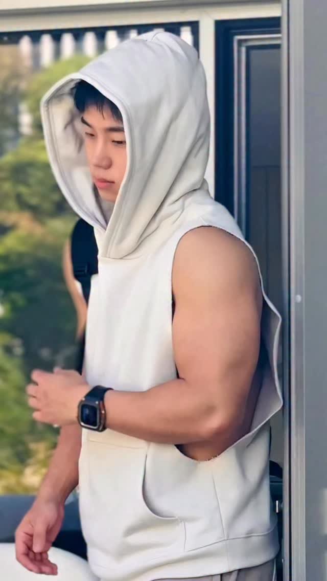 imjeongfit 게시물 이미지: Rooftop ✨
.
@aloseoul 
.
@alo 
.
@alowellnessclub