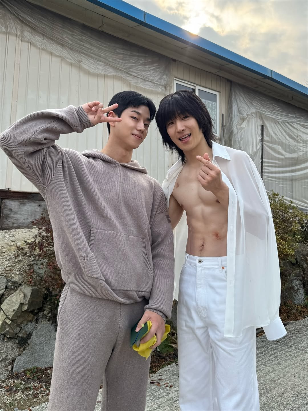 Photo shared by 임정윤 🇰🇷 𝐽𝑒𝑜𝑛𝑔 𝑌𝑢𝑛 𝐿𝑖𝑚 on January 11, 2026 tagging @leejehoon_official. May be an image of one or more people, hair, top and text.