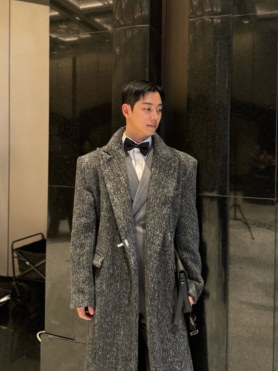 Photo shared by 임정윤 🇰🇷 𝐽𝑒𝑜𝑛𝑔 𝑌𝑢𝑛 𝐿𝑖𝑚 on January 03, 2026 tagging @yoonvrs, and @cosmo.scent. May be an image of duffle coat, overcoat, suit, dinner jacket, blazer and text.