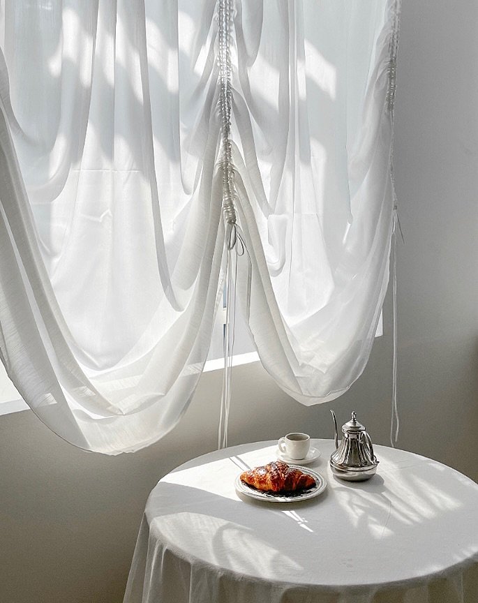 Photo by 아엠홈 on August 12, 2025. May be an image of mosquito net, curtains, tablecloth and text.