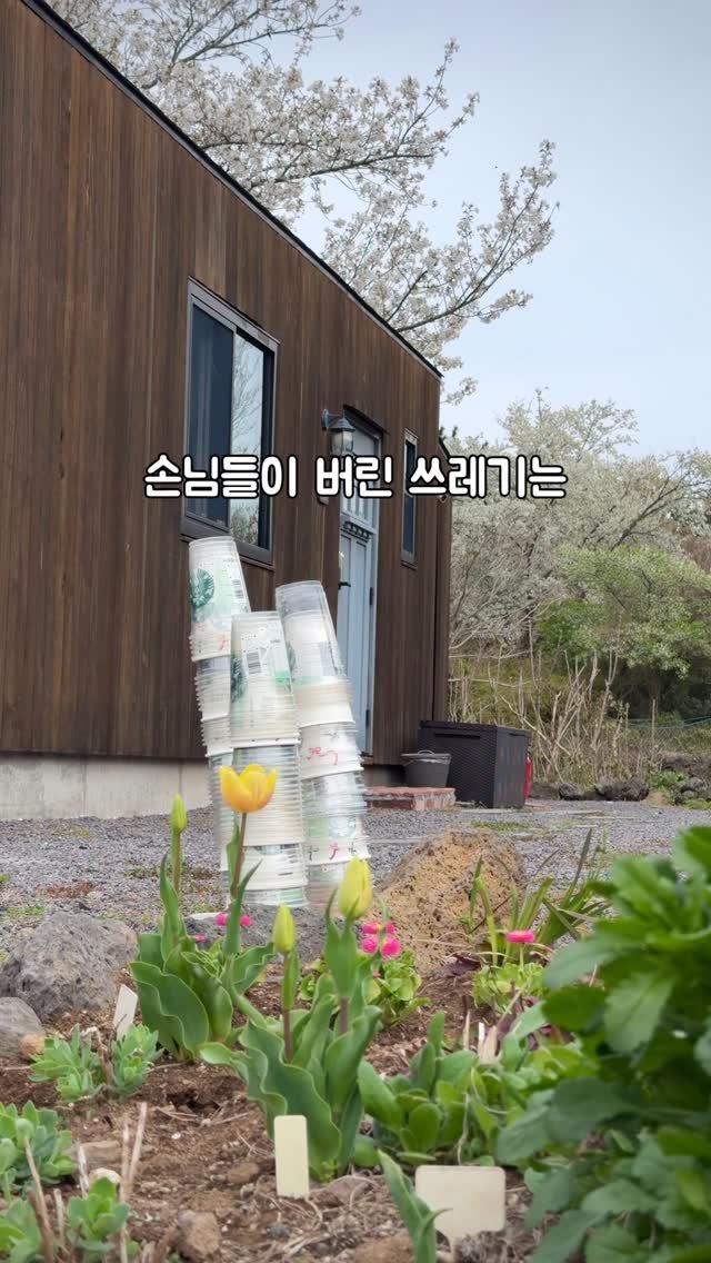 immi_stay 게시물 이미지: 사료 사러갔더니…

강아지들 나눠 주라고 

간식을 이따만큼 챙겨주신 

팻마트...