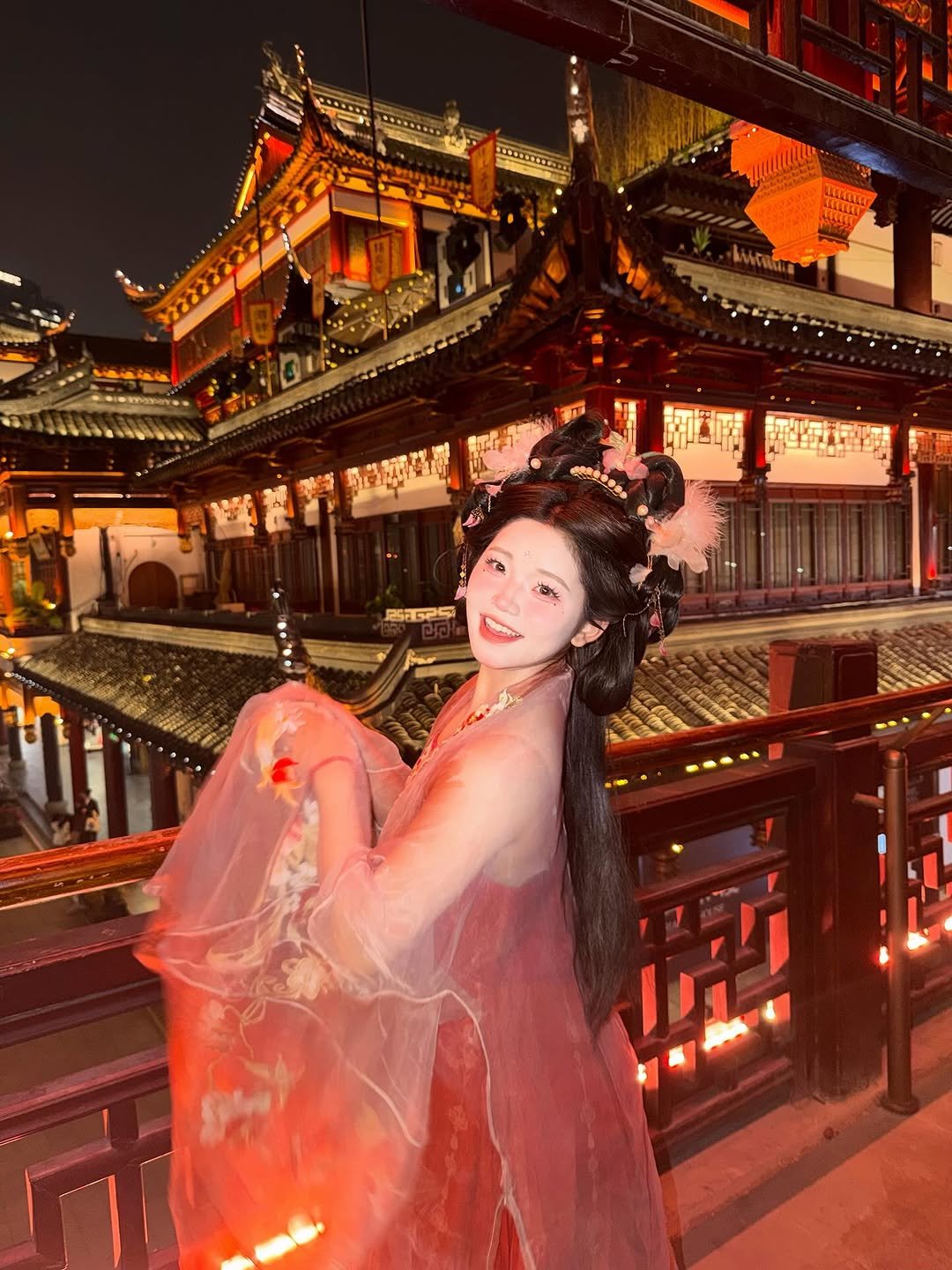 Photo by 임땡땡 on November 01, 2025. May be an image of the Temple of Heaven, Gyeongbokgung Palace and text.