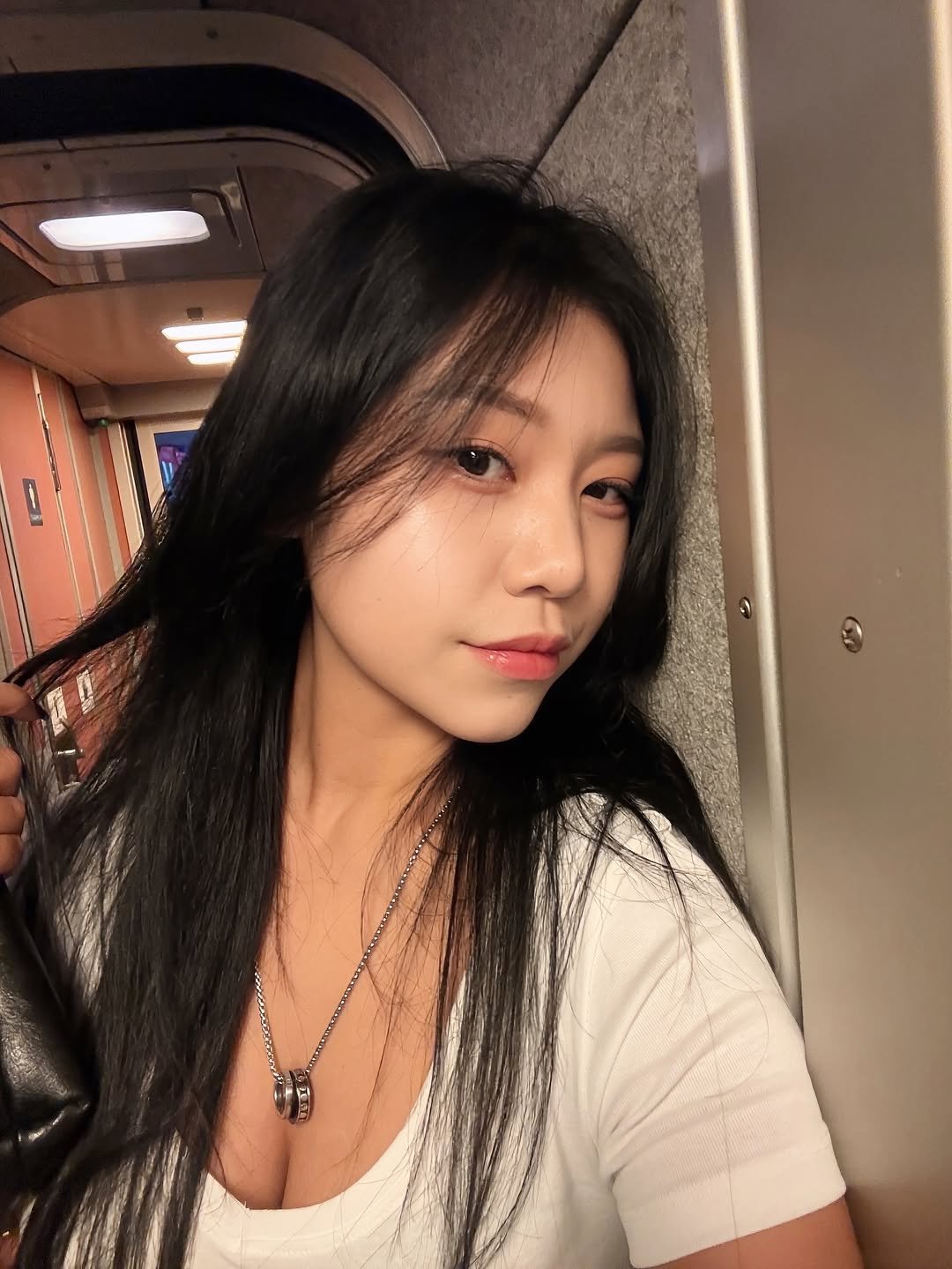 imuniv2rs2__ 게시물 이미지: 이번년도 여행은 어디가지🙃

#주말 #여행 
#주말일상 #daliy 
#selfies
