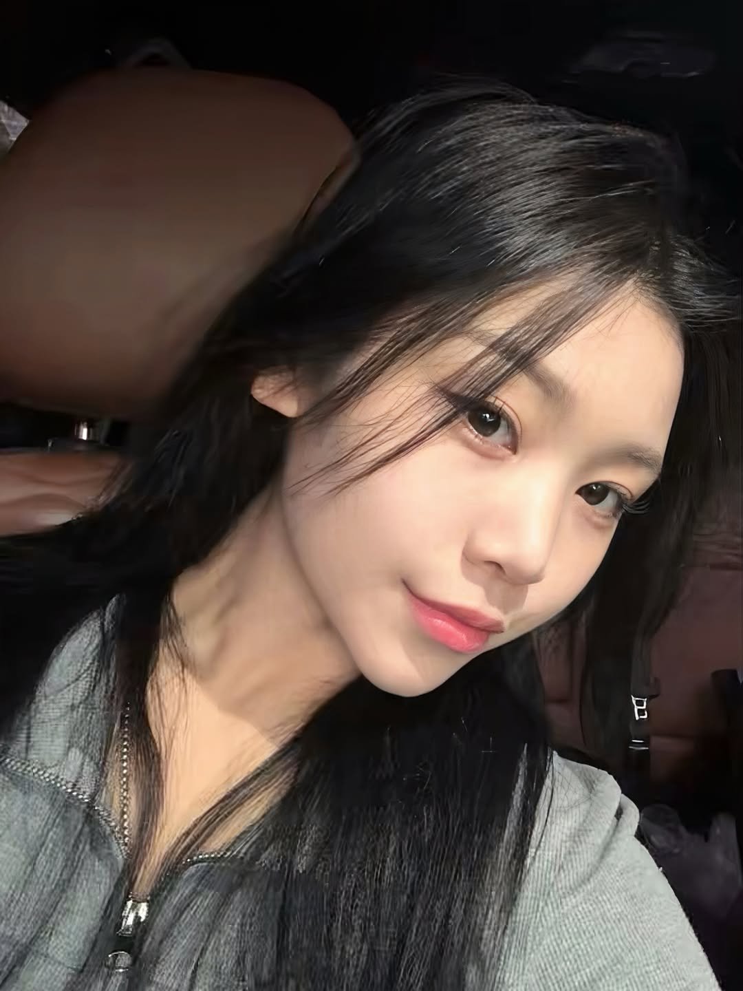 imuniv2rs2__ 게시물 이미지: 행복해 좋아 해피해 🫧🤍

월요팅 ••• ! 🖤

#일상의행복 #해피 
#셀피 #행복해요 #월요팅