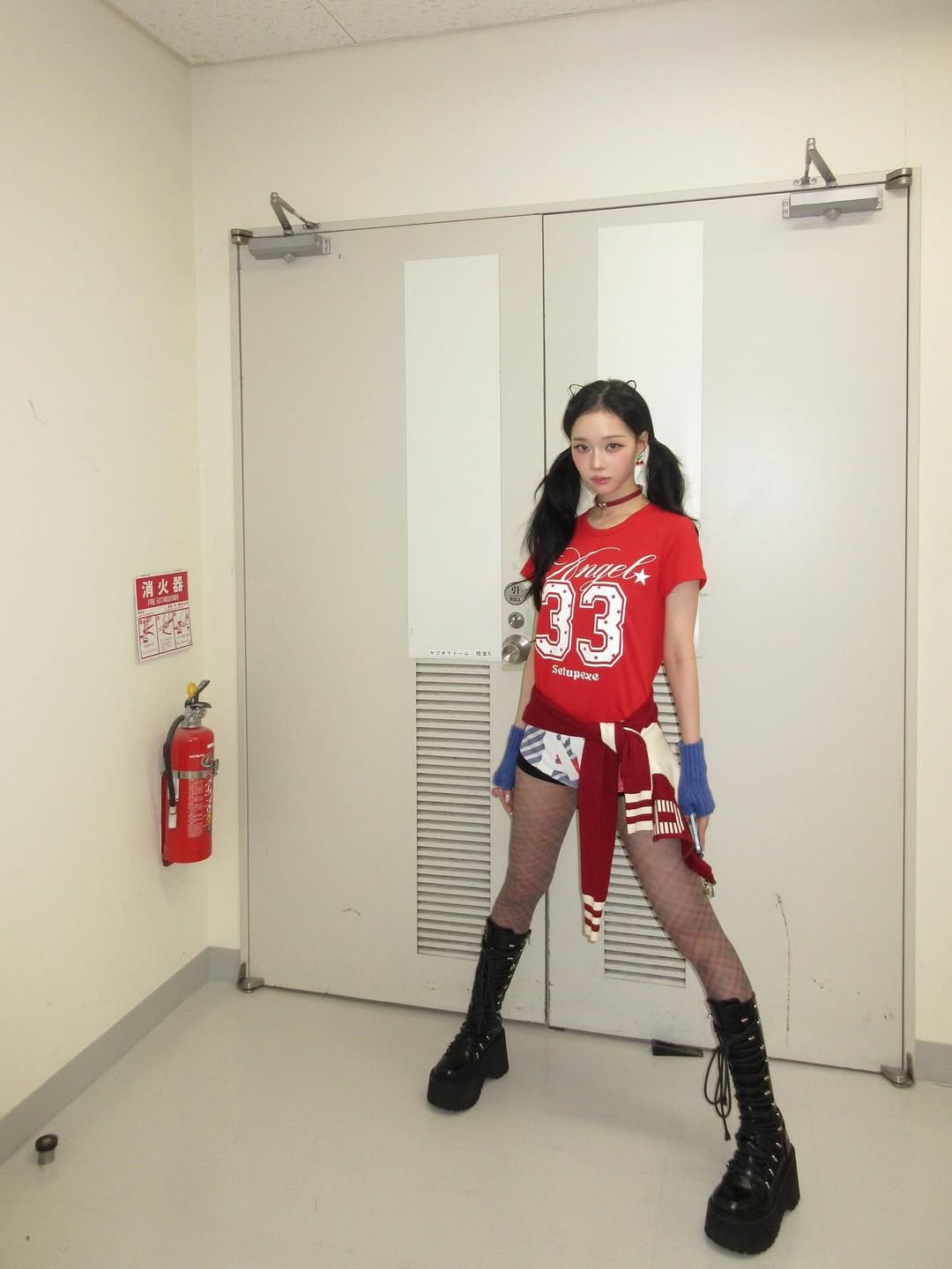 Photo by WINTER on February 01, 2026. May be an image of one or more people, makeup, fishnet stockings, miniskirt and text that says '潤火器 33 Selupene ።'.