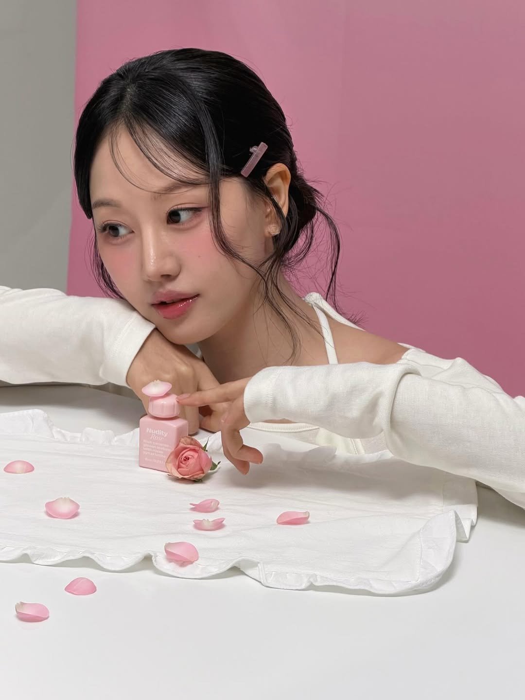 Photo by 인보라 on March 31, 2026. May be an image of one or more people, hair and text.