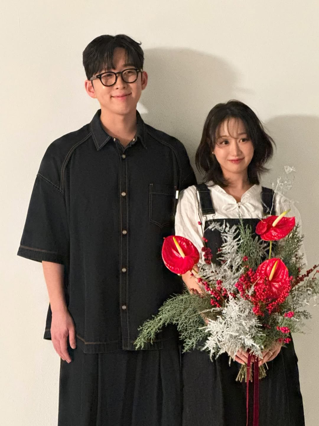 Photo by 인보라 on March 20, 2026. May be an image of flower arrangement, prairie gentian, baby's-breath, white lily and text.