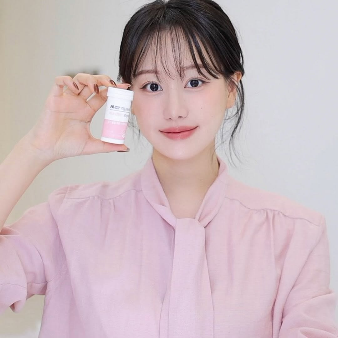 Photo by 인보라 on November 17, 2025. May be an image of one or more people, hair, hair product, fragrance, lotion, hand cream and text.