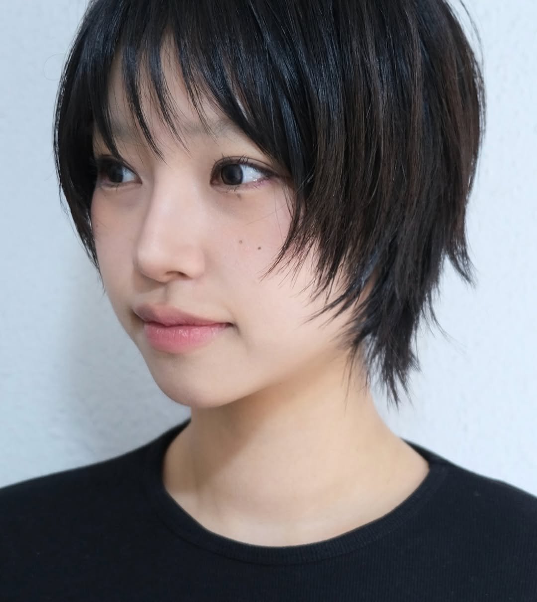 Photo by 광주미용실 인더미러 원장 정인 / 광주히피펌 빈티지펌 허쉬컷 굵은히피펌 in 동명동 Dongmyeongdong. May be an image of one or more people, bangs and text.