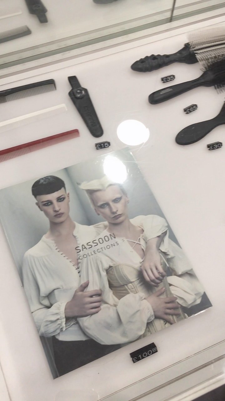 in_the_mirror__ 게시물 이미지: vidal sassoon 연수 1일차 

@cut_jb 교수님 덕에 사순쇼...