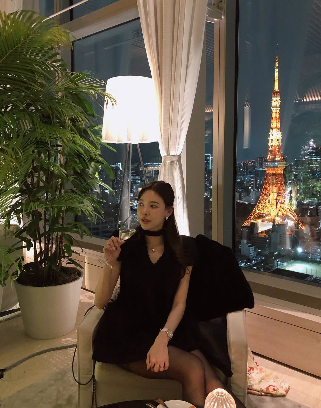 Photo by 이나연 on December 17, 2025. May be an image of sable coat and text.