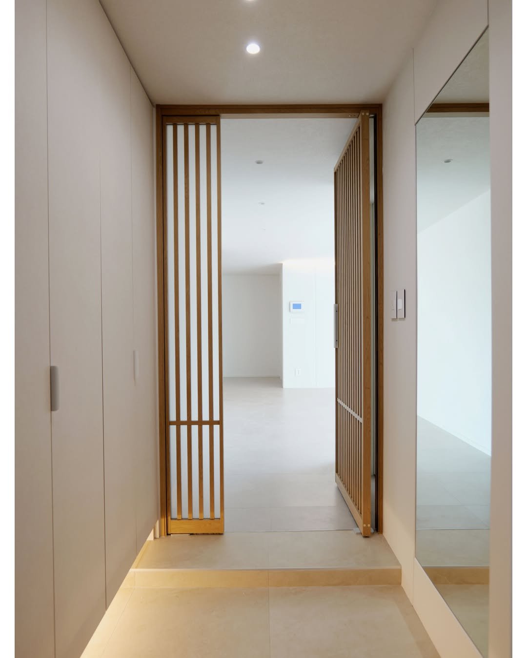 Photo by 주거인테리어전문, IN인체인지. on March 11, 2026. May be an image of lighting, indoors, sliding door, hallway and text.