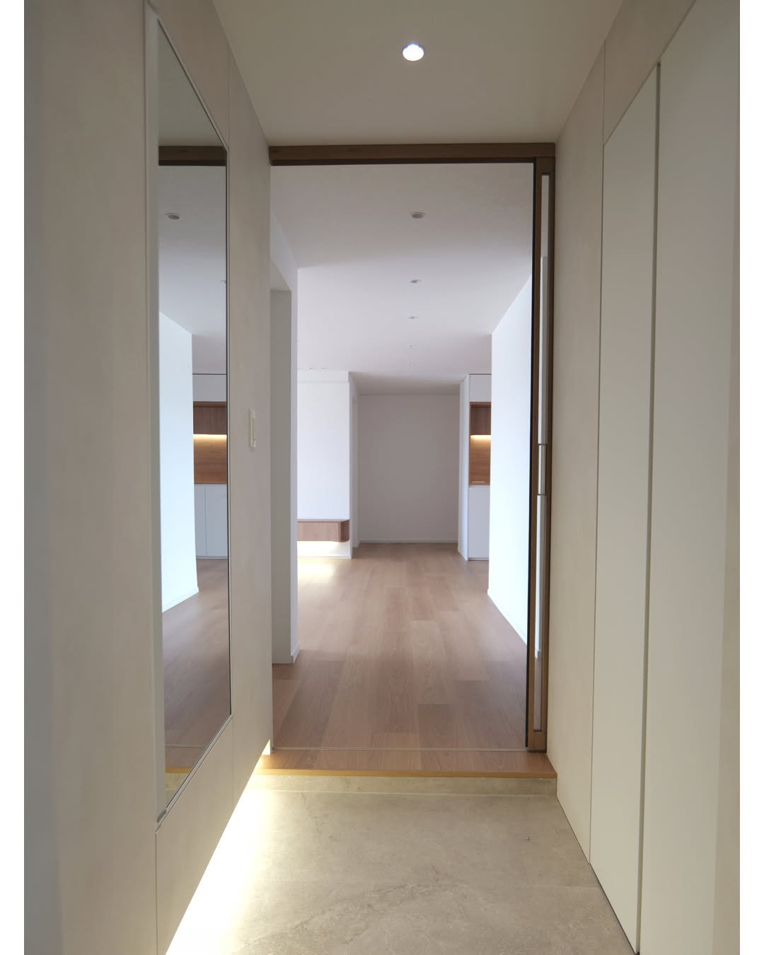 Photo by 주거인테리어전문, IN인체인지. on January 12, 2026. May be an image of sliding door, indoors, hallway and text.