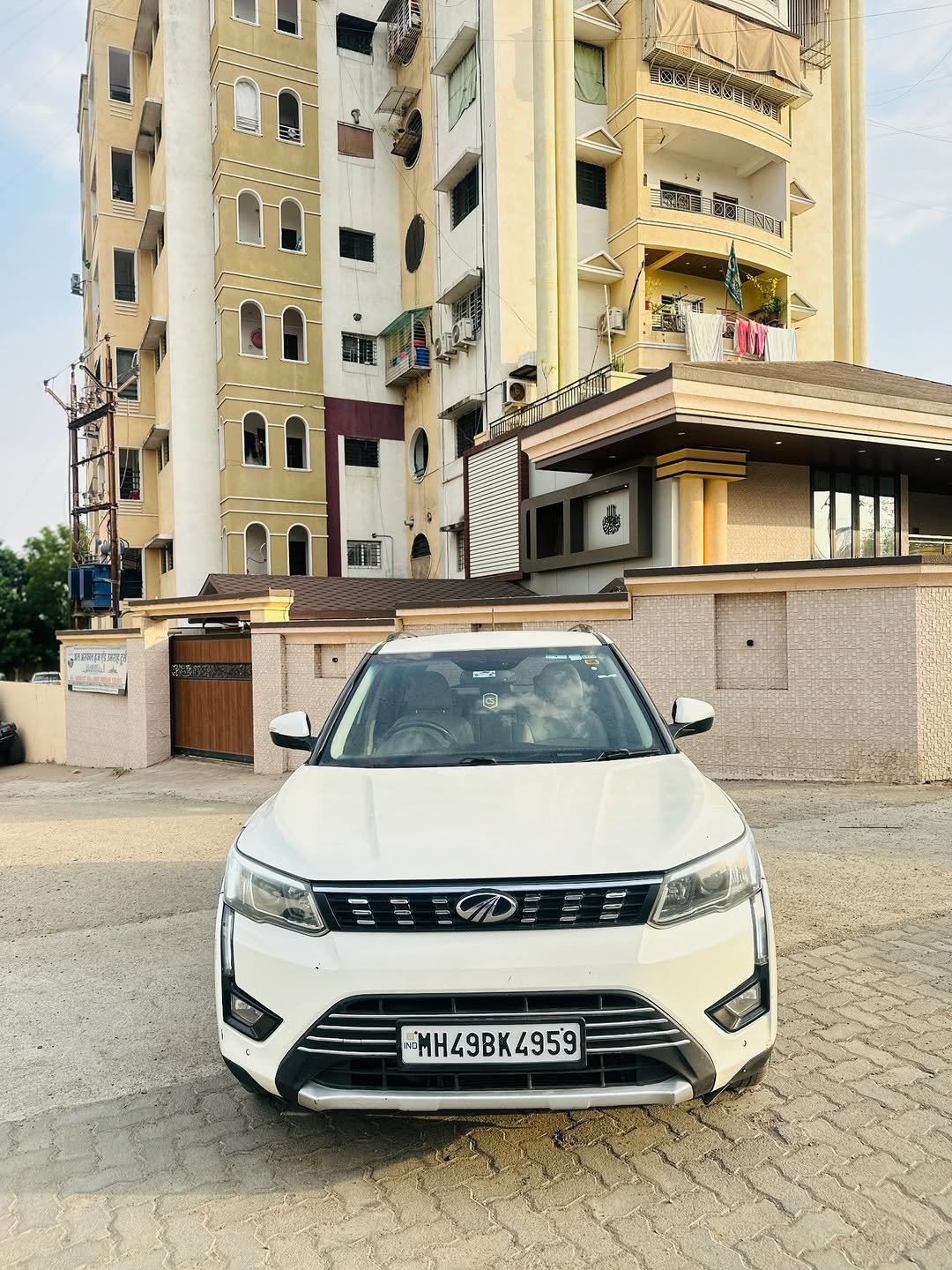 indian_enterprises_31 게시물 이미지: 🚘 NAME:- XUV 300
🗓️ MODEL YEAR:- 2020 November...
