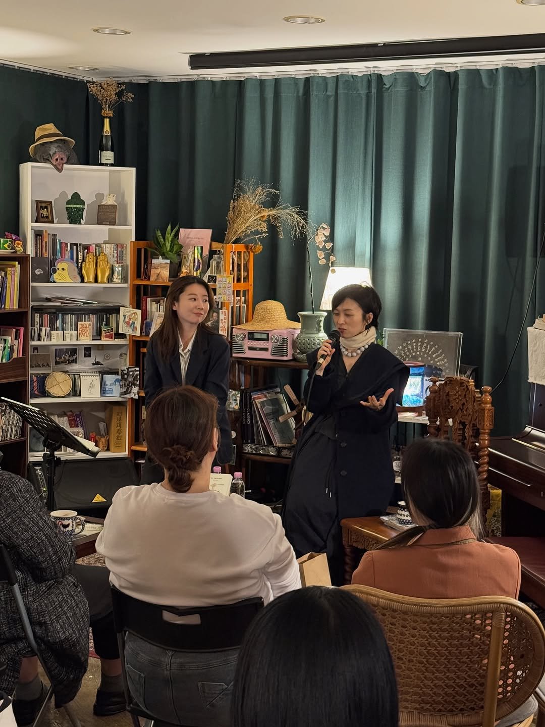 Photo by 인플루엔셜 on April 23, 2026. May be an image of one or more people and text.