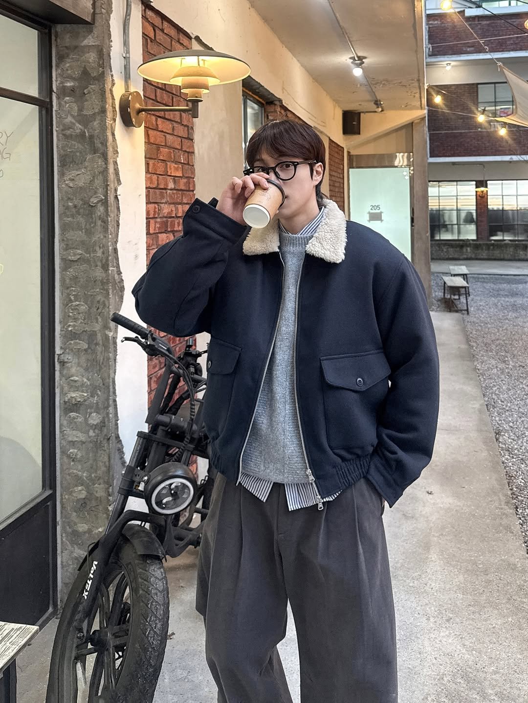 Photo by 인호ㅣ어스모어 on December 21, 2025. May be an image of duffle coat, overcoat, goosedown coat, parka and text.