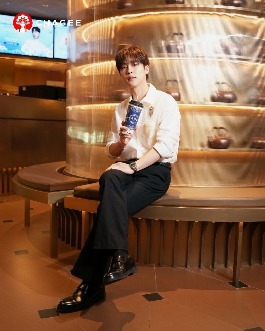 Photo shared by 배인혁 on February 02, 2026 tagging @chagee.th, and @chagee. May be an image of ‎wingtip shoes, bolo tie and ‎text that says '‎CHAGEE GEE FO0N Ac የቅኒ عل ዘዋ! ።፡ስ‎'‎‎.