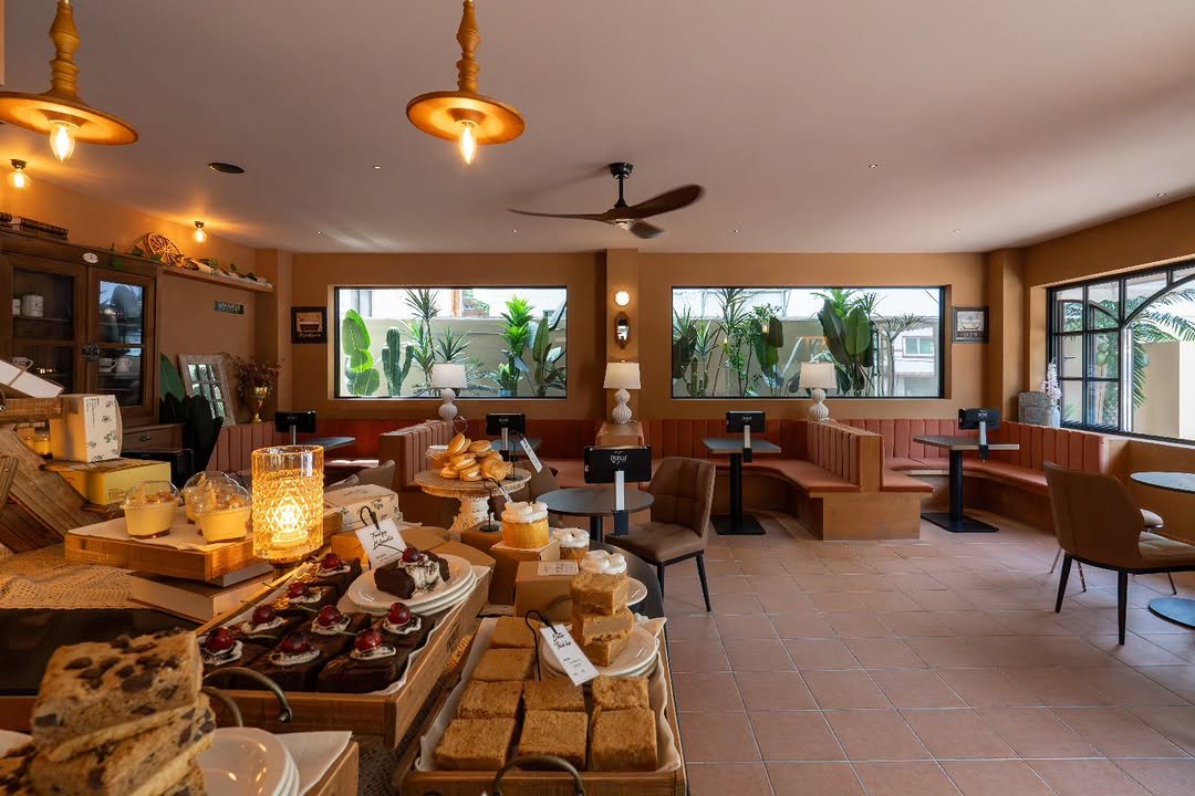 Photo by 이노플랜디자인 대표 이 승 목 on January 31, 2026. May be an image of lighting, kitchen table, indoors and text.