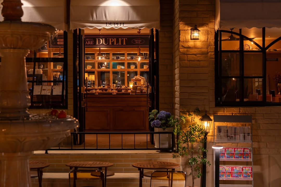 Photo by 이노플랜디자인 대표 이 승 목 on February 08, 2026. May be an image of lighting, lantern, display case, fountain and text.