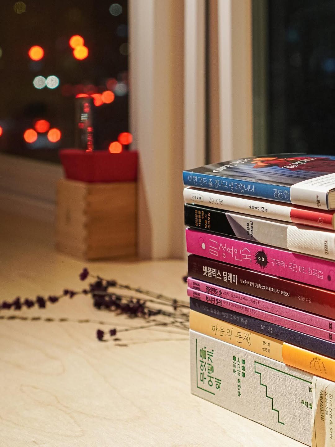 Photo by 인스크립트 Inscript on December 23, 2025. May be an image of matchbook, book and text.