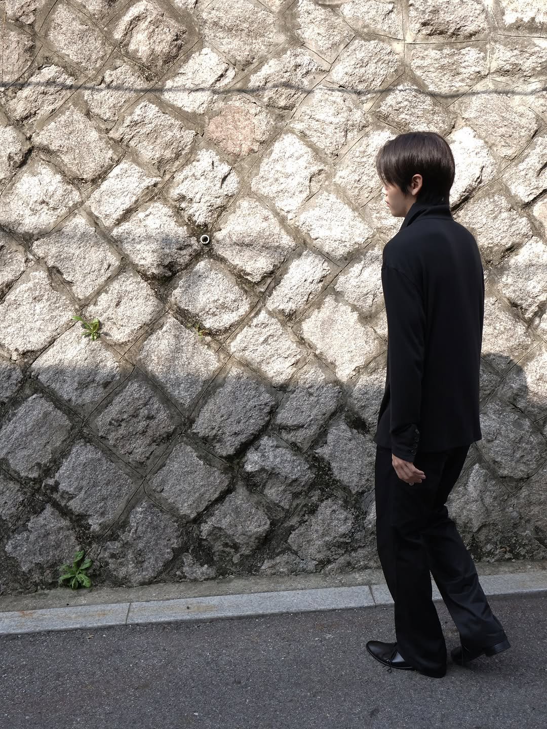 Photo by Inside the Emotion on October 10, 2025. May be an image of overcoat, suit, blazer and text.