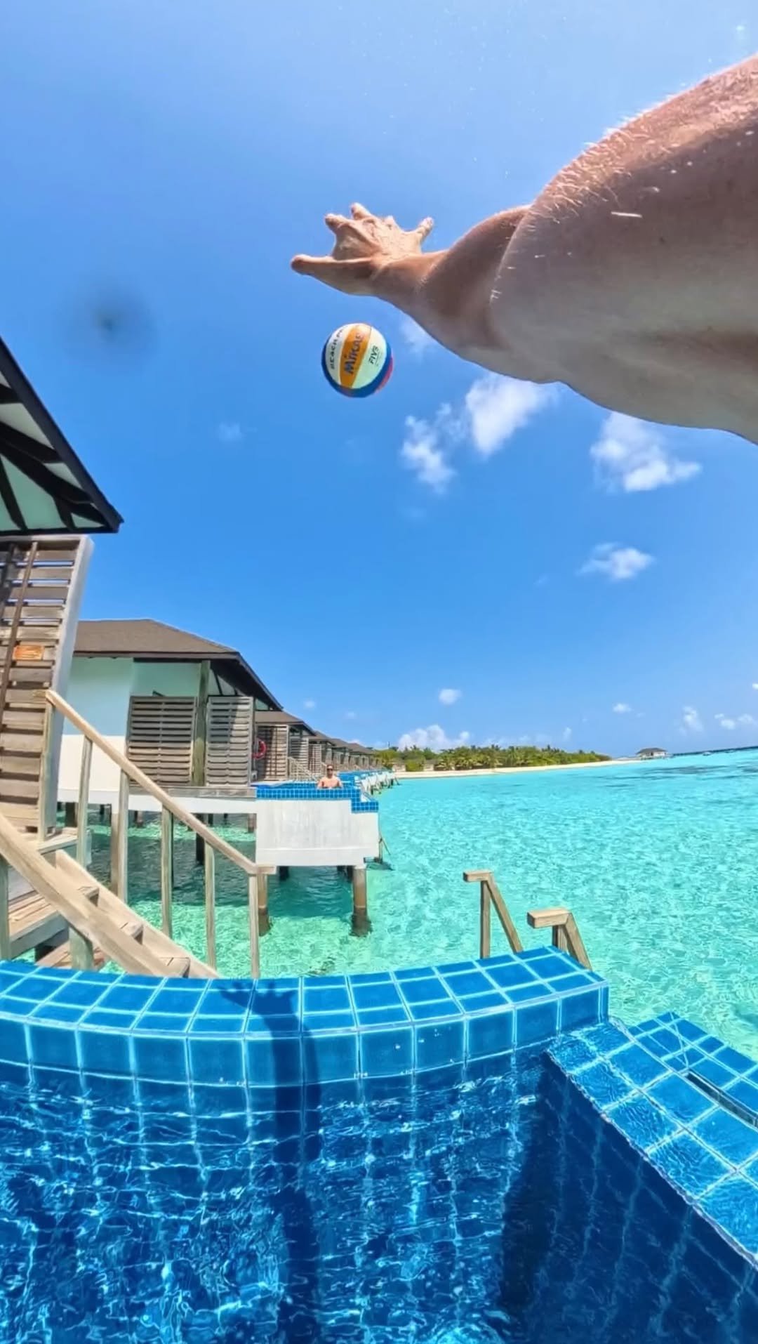 insta360 게시물 이미지: Maldives water villa volleyball...