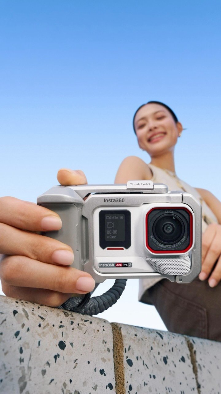 insta360 게시물 이미지: Low-res moments? Not on our watch. Capture it...