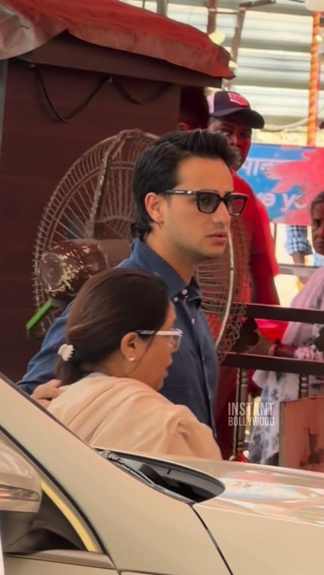 instantbollywood 게시물 이미지: Abhishek Sharma fans assemble...