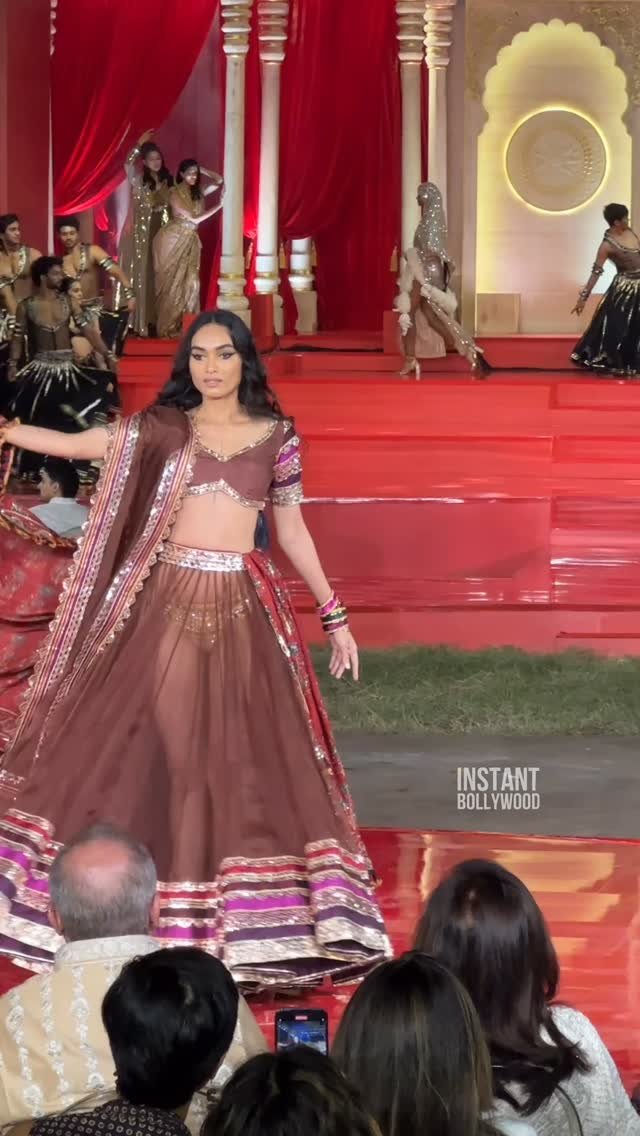 instantbollywood 게시물 이미지: Rate her outfit!
.
.
.
#instantbollywood #pb