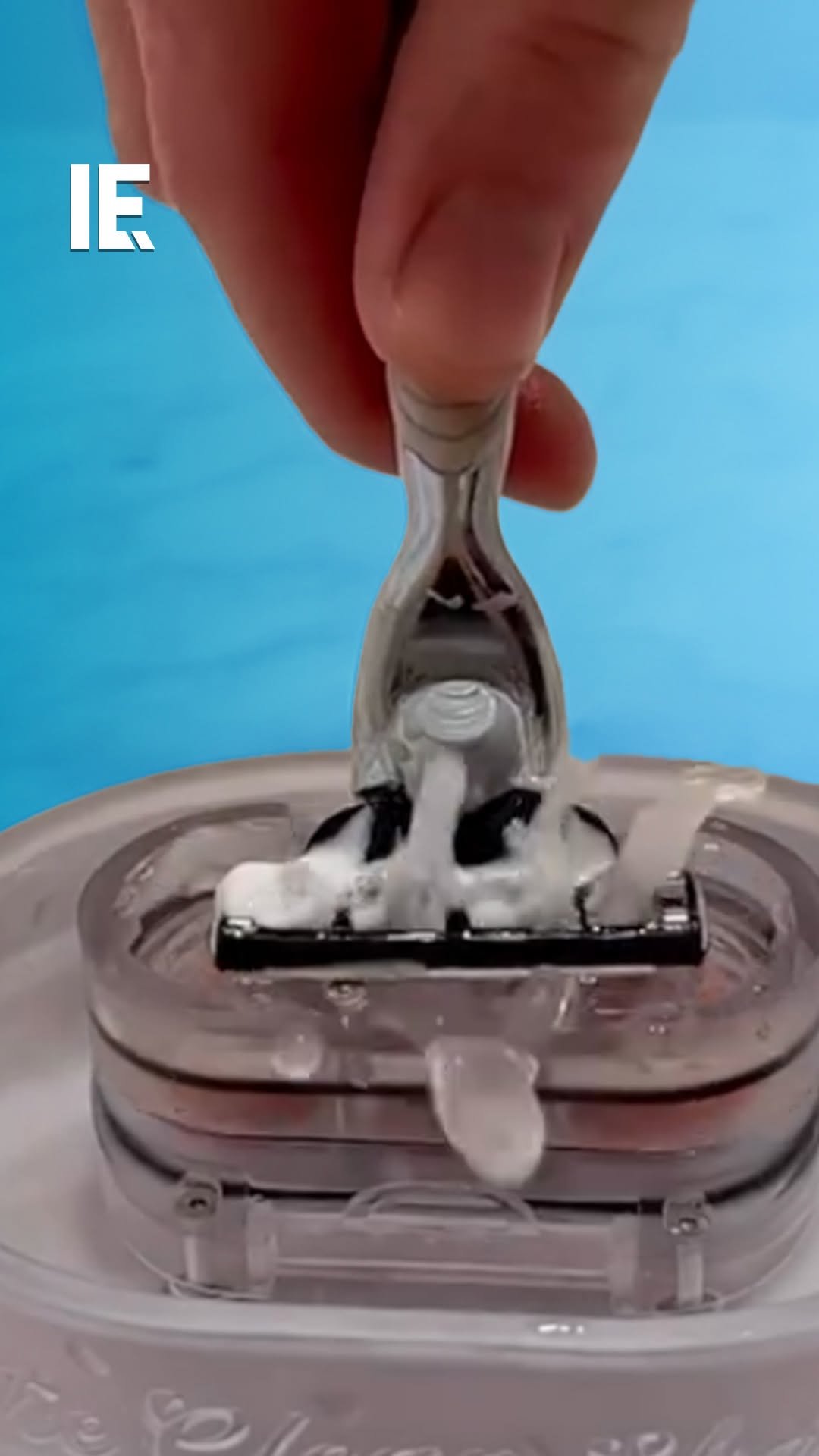 interestingengineering 게시물 이미지: This Razor Rinser uses water jets and filters...