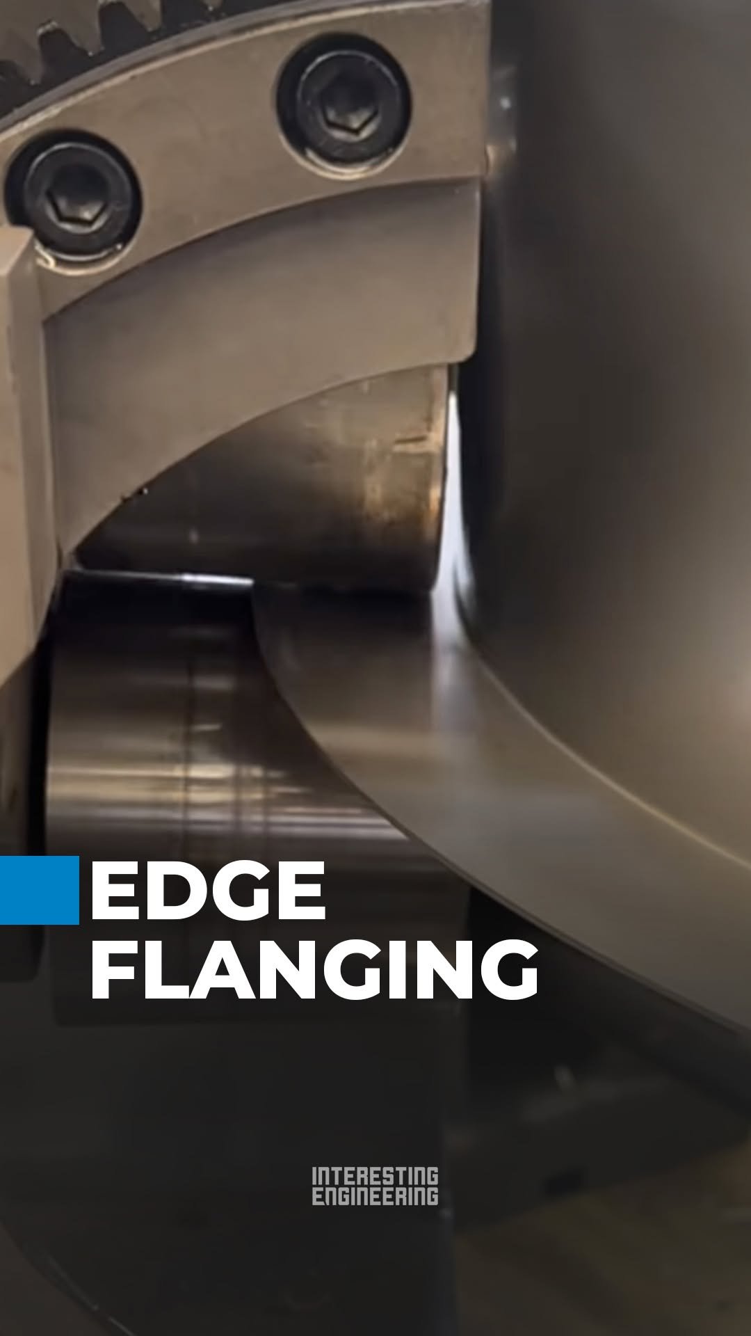 interestingengineering 게시물 이미지: This machine can bend metal using two rollers...