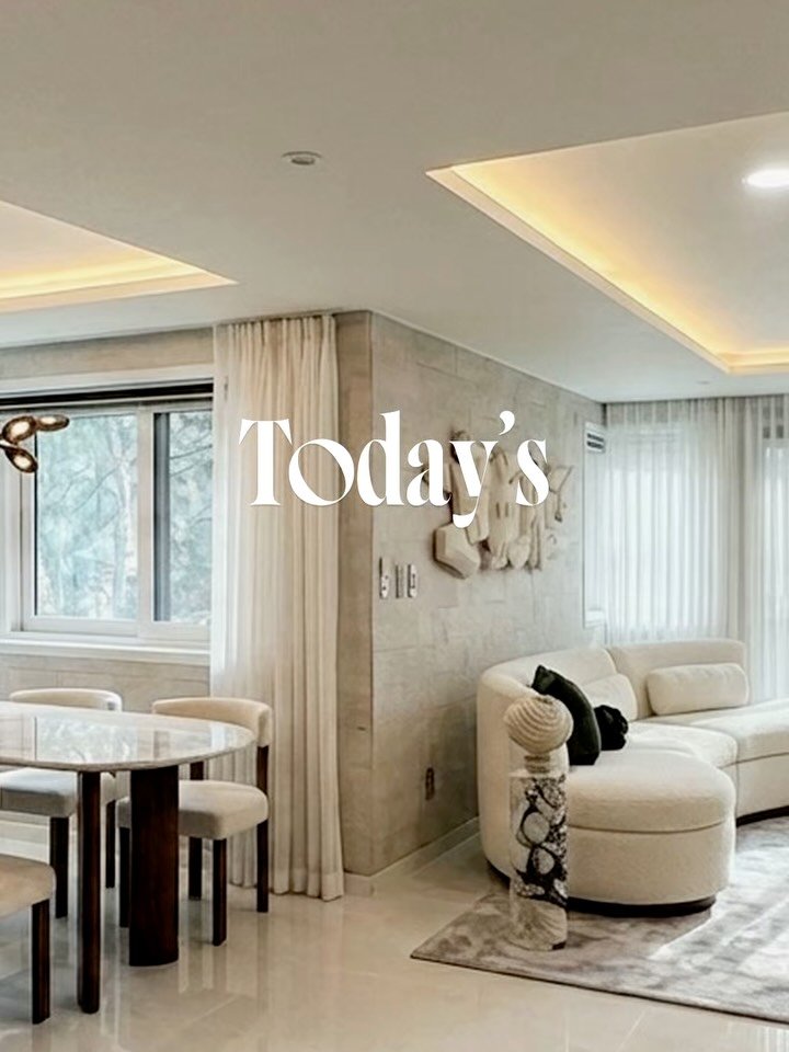 interiorteacher 게시물 이미지: 한남동 유엔빌리지 힐납빌.
거실이 정말 아름다운 공간입니다.

높은 층고와 부드러운...