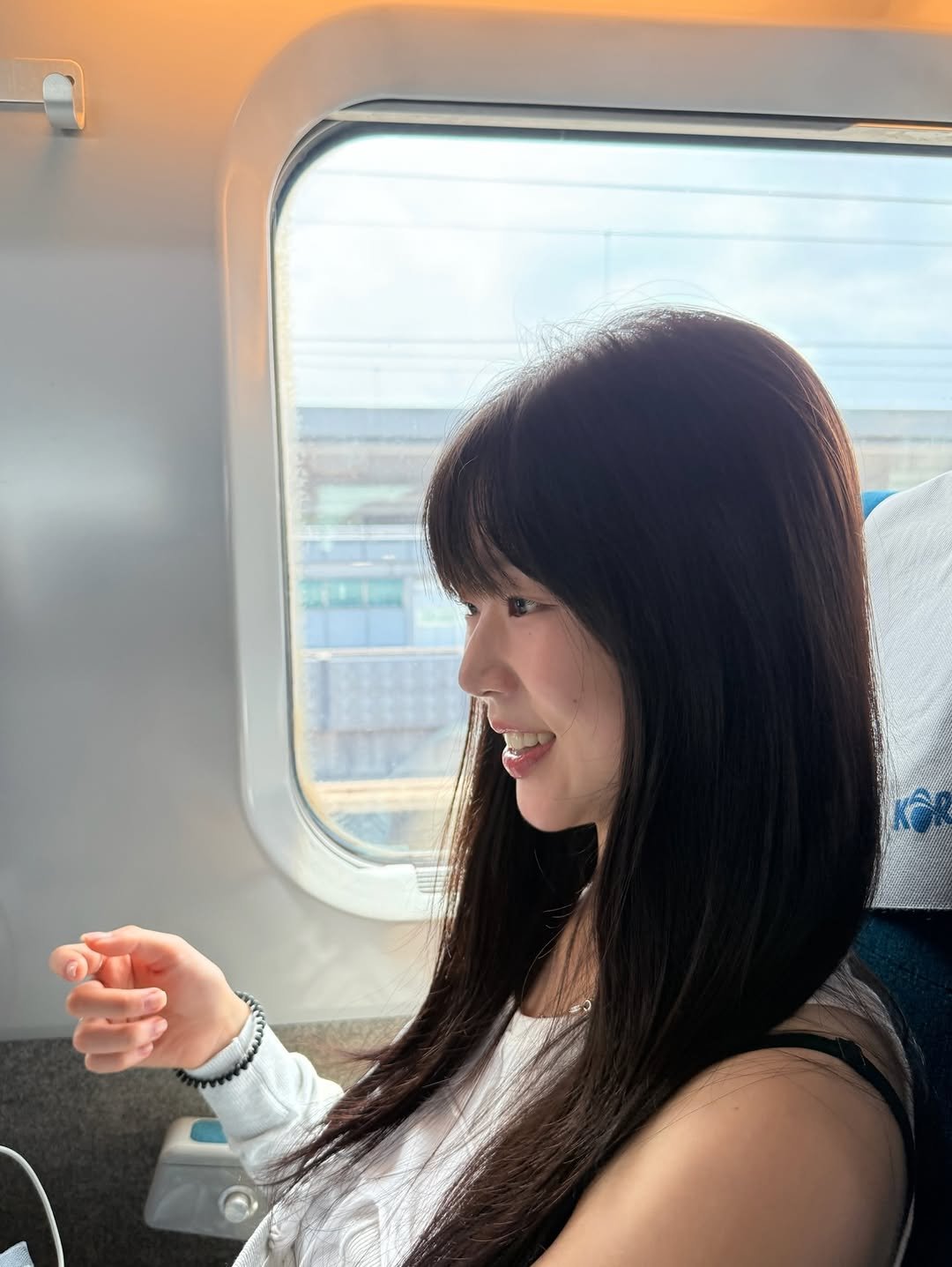 Photo by 인팁걸 on March 01, 2026. May be an image of one or more people, train, bus and text.