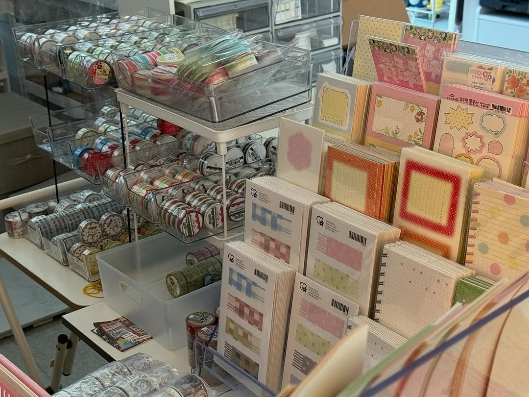 Photo by 아이오스튜디오 ◝✩ on December 23, 2025. May be an image of quilt and text.