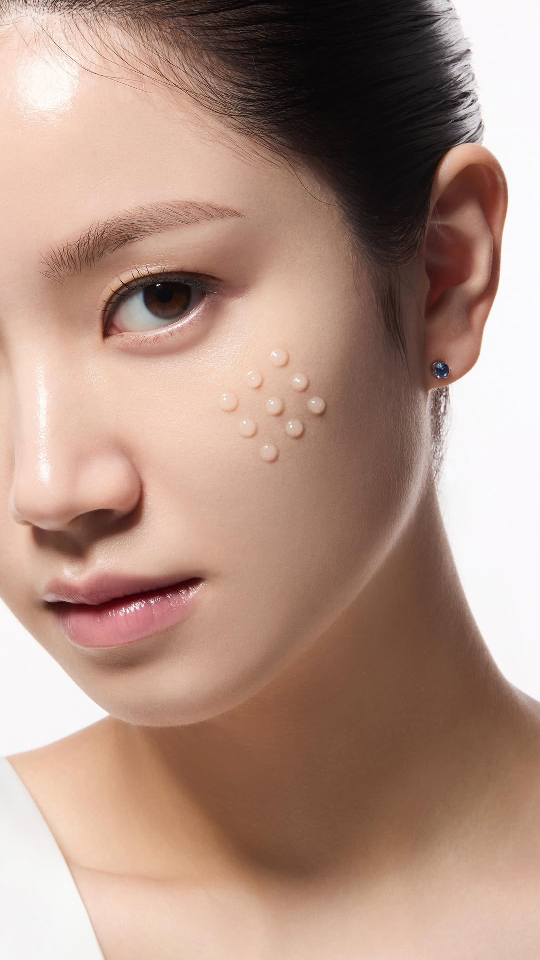 iope_official 게시물 이미지: ㅤㅤㅤ
초미세화 기술로 리커버리 효능성분이
피부 표피 심층까지 정교하게...