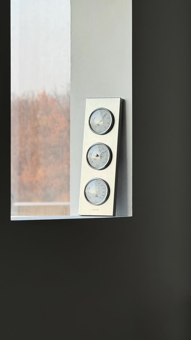 ioua.official 게시물 이미지: .
알루미늄이 기록하는 오늘의 공기.
숫자도, 때로는 인테리어가 됩니다.

own...