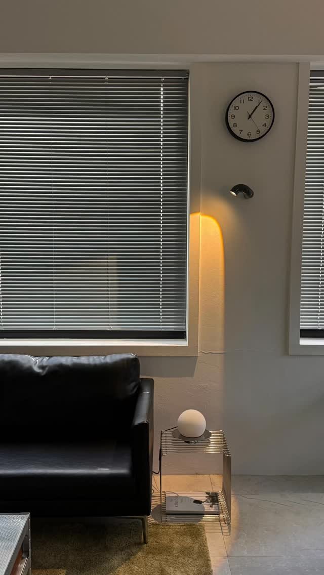 ioua.official 게시물 이미지: .
같은 방, 같은 조명.
그러나 오늘의 마음은 어제와 다릅니다.

베어크슈타트...