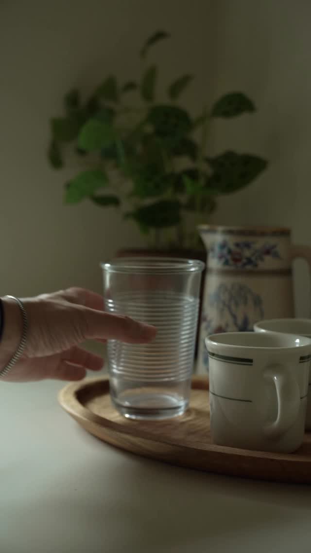 ioua.official 게시물 이미지: .
여름이 오기 전, 한 잔을 먼저 준비하는 법 ☀️

🍏 볼드한 두께감에 얼음가득...