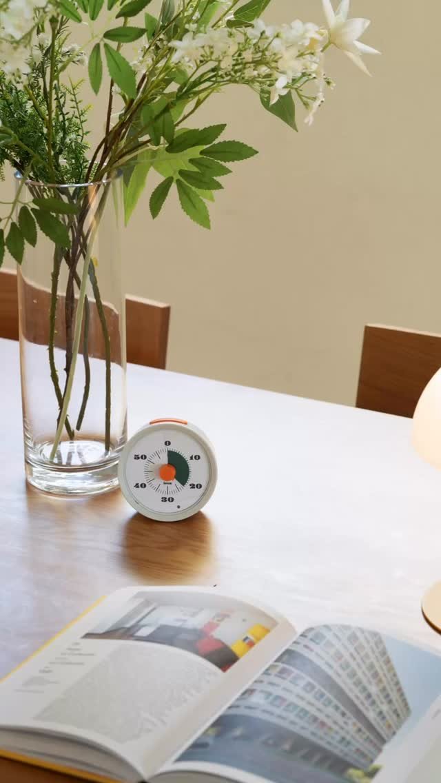 ioua.official 게시물 이미지: .
바야흐로 책의 계절입니다
오롯이 글 안으로 깊숙히 들어가보는
충만한 몰입의...