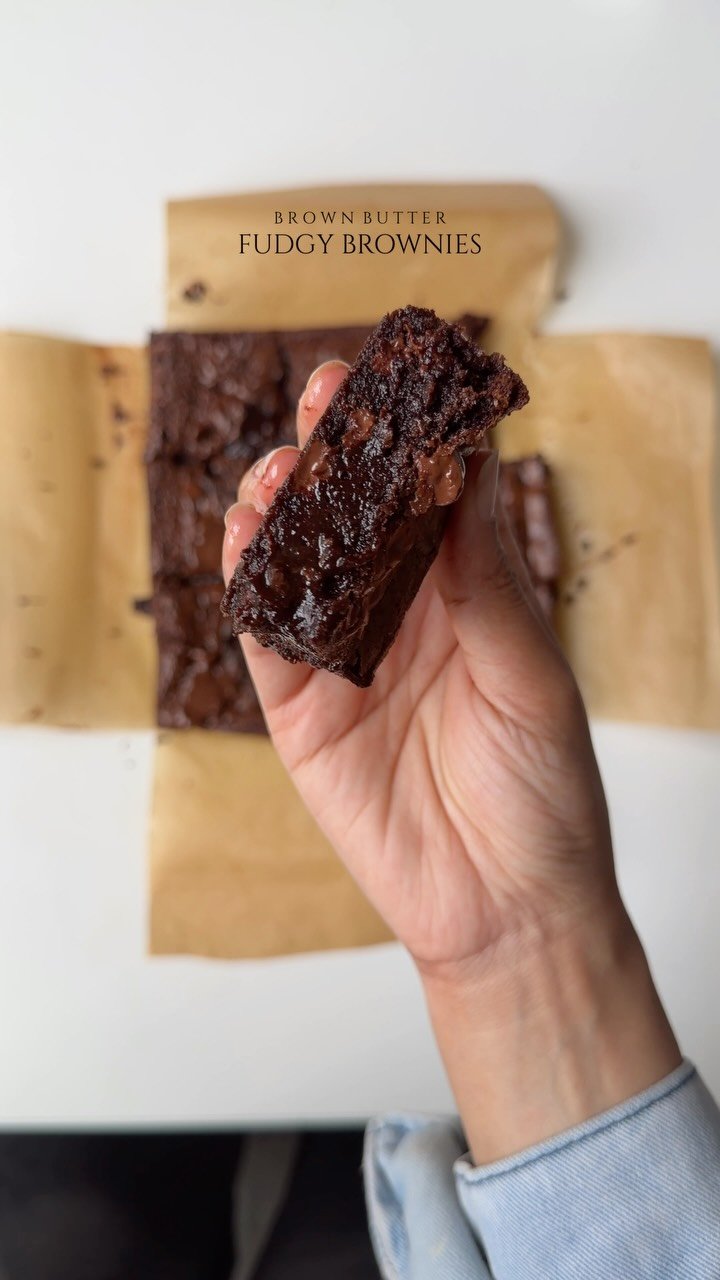 iramsfoodstory 게시물 이미지: Crinkle Top Fudgy Brownies

Ingredients:

1...